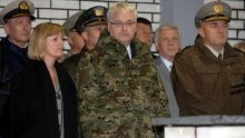 Josipović prigrlio Milanovićevu suparnicu Željku Antunović