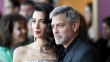 George Clooney priznao da u 'lockdownu' pere posuđe i veš te šiša sina: 'Supruga mi je rekla da će me ubiti ako dirnem kćerinu prekrasnu dugu kosu'