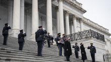 U Kapitolu izložen pepeo policajca stradalog u upadu Trumpovih pristaša