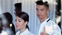 Terasa s pogledom: Cristiano Ronaldo i Georgina pozirali s djecom, no pažnju ukrali omiljeni komadi iz Ikee