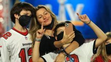 Zbog djece su pristali na sve: Gisele Bündchen na Super Bowl je stigla sa svojom djecom, ali i sinom Toma Bradyja iz prethodne veze