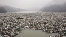 Poplave nanijele plastični otpad nizvodno u Mađarsku