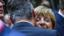 Merkel i Milanović sretno zagrljeni u Bruxellesu