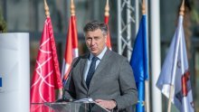 Plenković poslao poruku u Rijeku: Nema teoretske šanse da ne preporučuju cijepljenje AstraZenecom starijima. To je nedopustivo, promijenit ćemo zakon!