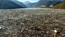 [VIDEO] Mitska Drina zatrpana gomilama smeća: Ne mogu očistiti koliko mogu zagaditi