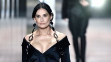 Demi Moore ne mari za kritike: Novom fotografijom istaknula lice bez bora na pragu 60-ih