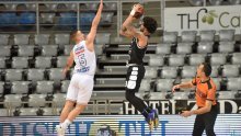 [FOTO] Velika pobjeda! Zadar nakon produžetka srušio Partizan, ali glavna vijest je krađa legendarnog dresa Pina Giergie