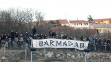 [VIDEO/FOTO] Hajdukov trener objasnio zašto je toliko ponosan  dok je s druge strane u Rijeci zavladao navijački kaos; policija čuvala igrače