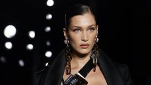 Bella Hadid pokazala kako njezin život doista izgleda; obožavatelji šokirani fotografijom na kojoj prima infuziju u garderobi