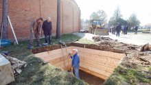 [VIDEO, FOTO] Užurbane pripreme na Mirogoju: Ovdje će biti posljednje počivalište Milana Bandića; poznate i tri pjesme koje će se izvesti