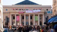 Prosvjednici zauzeli pariška kazališta u znak protesta protiv zatvaranja