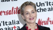 Pridružila se slavnim kolegama: Sharon Stone pohvalila se da je primila prvu dozu cjepiva protiv covida