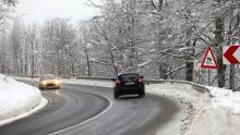 U Lici pada snijeg, autocesta A1 od Svetog Roka do Posedarje otvorena samo za osobna vozila