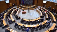 Slovenska oporba zasula parlament interpelacijama, ministrica obrazovanja prva 'preživjela' glasovanje