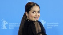 Fotka od milijun lajkova: Salma Hayek novom objavom u kupaćem kostimu zapalila Instagram