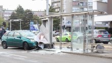 Autom se zabio u tramvajsku stanicu u Zagrebu