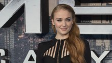 Glumica Sophie Turner otkrila pet ključnih komada koje uvijek treba imati u ormaru