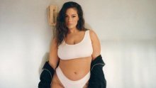 'Zbog tebe se osjećam dobro u vlastitoj koži': Ashley Graham skinula se u donje rublje i oduševila obožavatelje