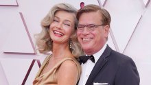 Aaron Sorkin i Paulina Porizkova potvrdili svoju vezu na crvenom tepihu ovogodišnjih Oscara