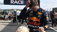 Max Verstappen se zbunjeno pitao zašto su mu to napravili? Ubrzo je stiglo objašnjenje koje je ušutkalo glavnog Hamiltonovog konkurenta