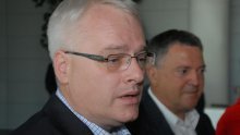 Josipović ne vidi izlazak iz krize za godinu dana