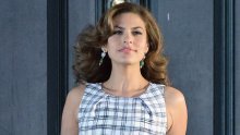 Eva Mendes objavila fotografiju iz mladosti, kada je mislila da joj lice izgleda 'čudno', no danas žali za tim danima