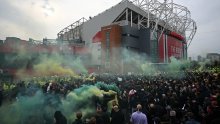 [FOTO] Opsadno stanje u Manchesteru; navijači Uniteda ponovno su pokušali odgoditi derbi s Liverpoolom; nisu uspjeli...