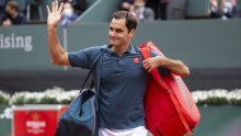 Federer se vratio na teren nakon više od dva mjeseca, ali odmah je poražen; istu sudbinu doživjela je i Serena Wiliams