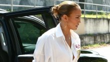 O, da! Ovo je savršena ljetna haljina, a kako je nositi najbolje pokazuje Jennifer Lopez