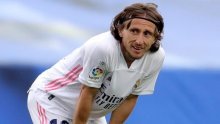 Sada je i službeno! Luka Modrić ne ide nikuda iz Real Madrida. Potpisao je novi ugovor pa poslao poruku koja je oduševila navijače