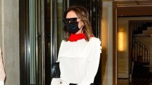 Victoria Beckham dobro zna kako privući poglede, pa čak i kada nosi bijelu haljinu