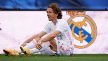 Luka Modrić je od navijača Real Madrida dobio veliko priznanje, ali nije imao previše volje za slavljem: Bila mi je velika čast igrati i pobjeđivati pod vašim vodstvom...