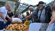 [FOTO] U Rijeku stigao prvi ovosezonski vlak iz Češke, iskrcalo se 150 putnika, ostali produžili za Split