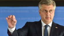 Plenković odgovorio na Milanovićev prijedlog da se 'Oluja' slavi u Glini: Knin je Zvonimirov grad, velika je simbolika naše zastave na tvrđavi