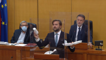 [FOTO/VIDEO] Ćorić za govornicom izvadio plastične čaše, tanjure i slamke. Zastupnici zatražili da i Sabor i ministarstva odvajaju otpad: Riba smrdi od glave!