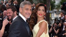 Nakon dužeg izbivanja ponovno 'na mjestu zločina': Amal i George Clooney s blizancima pobjegli u Italiju