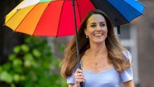 Kate Middleton ima još jednu besprijekorno elegantnu haljinu, no svu pažnju privukla je ogrlica koja krije posebno značenje