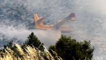 [FOTO/VIDEO] Gori šibensko odlagalište otpada, na terenu dva kanadera i 46 vatrogasaca