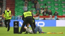 [FOTO] Incident na utakmici Eura; evo što se događalo za vrijeme intoniranja mađarske himne na stadionu u Münchenu