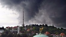 [VIDEO] Kaos zbog olujnog nevremena u Njemačkoj: Poplavljena podzemna željeznica, oštećena opera u Stuttgartu