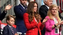 Kate Middleton bojama odjeće šalje jasnu poruku i nosi odličan Zarin sako koji izgleda puno skuplje od prave cijene