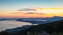 Okusi tradicionalne dalmatinske 'spize' s pogledom na Split koji oduzima dah