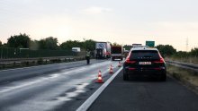 U teškom sudaru osobnog automobila i teretnjaka na zagrebačkoj obilaznici smrtno stradala jedna osoba, dvije u bolnici