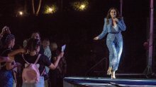 Nina Badrić u Užicama održala koncert za pamćenje, a vremešan plesni par ukrao joj je šou