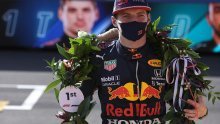 Max Verstappen ispisao povijest Formule 1; uvijek će biti upisan kao prvi pobjednik 'sprint utrke', a već u prvom krugu prestigao je Lewisa Hamiltona