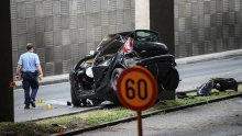 [VIDEO/FOTO] Automobil u Zagrebu sletio s ceste i zabio se u stup, jedna osoba poginula