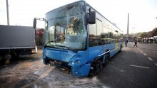 Sudar ZET-ovog autobusa i kombija pod Sljemenom, ozlijeđen vozač kombija