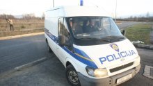 Policija ga zaustavila jer se zabavljao proklizavanjem po cesti, a utvrdili su da je pijan, da nema dozvolu te da nije prijavio prebivalište