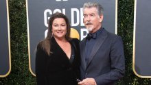 Ukradenom fotografijom s interneta Pierce Brosnan svojoj supruzi čestitao godišnjicu braka