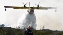 Požar ponovno prijeti obiteljskim kućama kod Tomislavgrada unatoč intervenciji hrvatskih kanadera